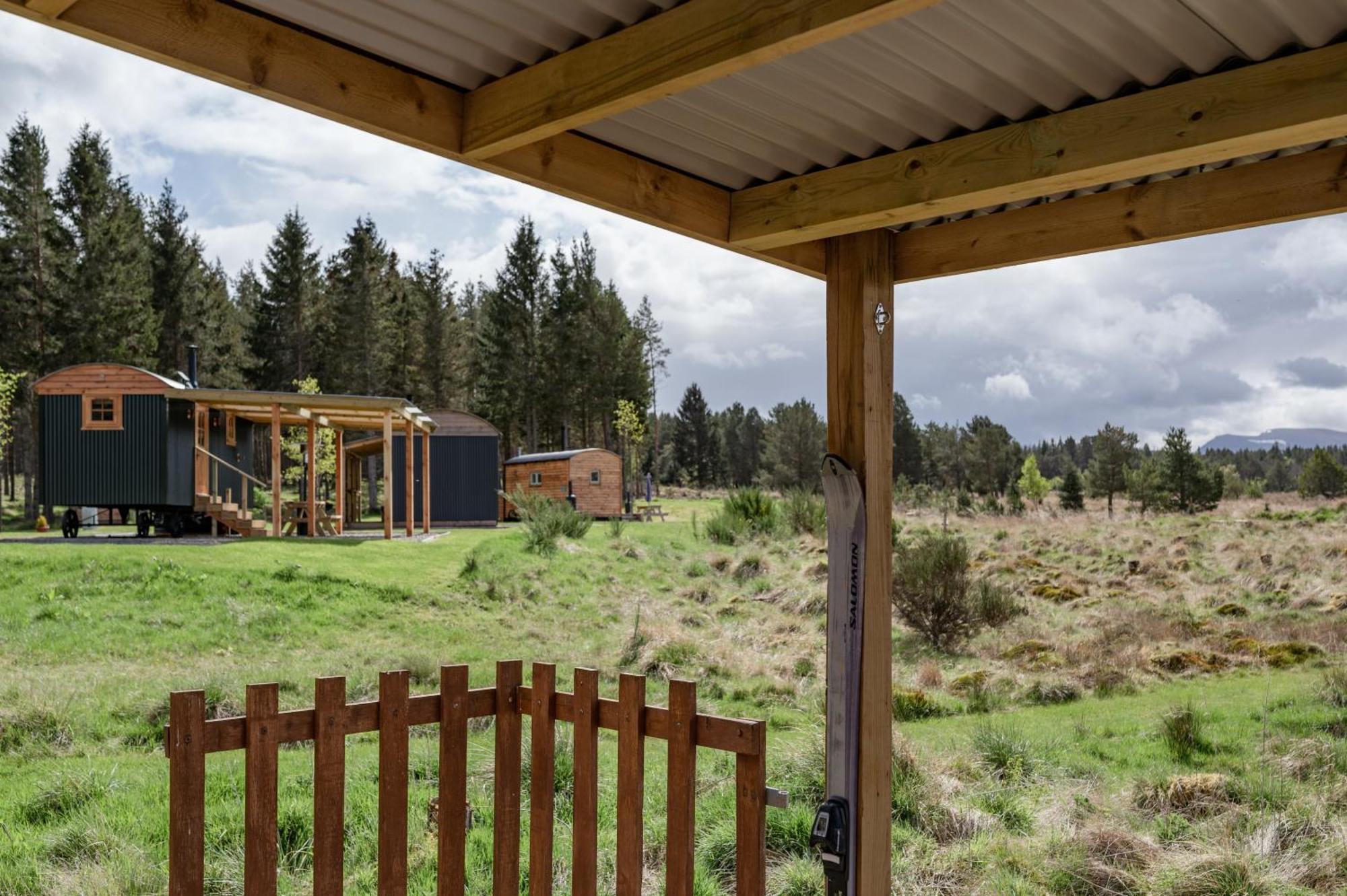 Highland Shepherd Huts Apartment Nethy Bridge Room photo